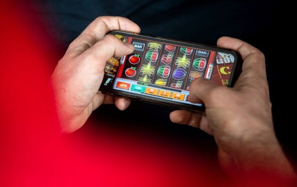 Mobile interface showing key features of the Best Online Casino Malaysia 2026.